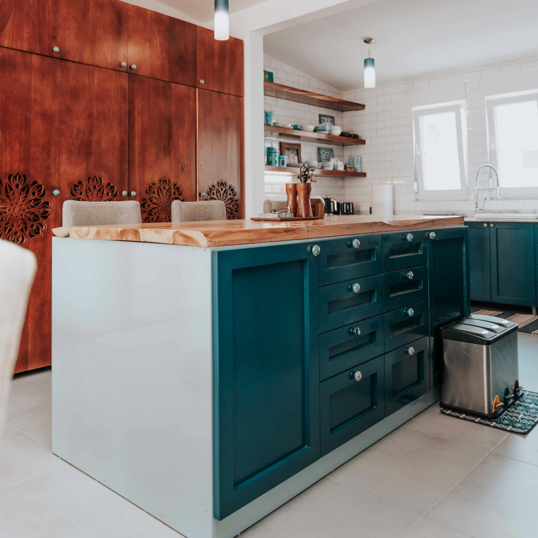 Kitchen & Dining