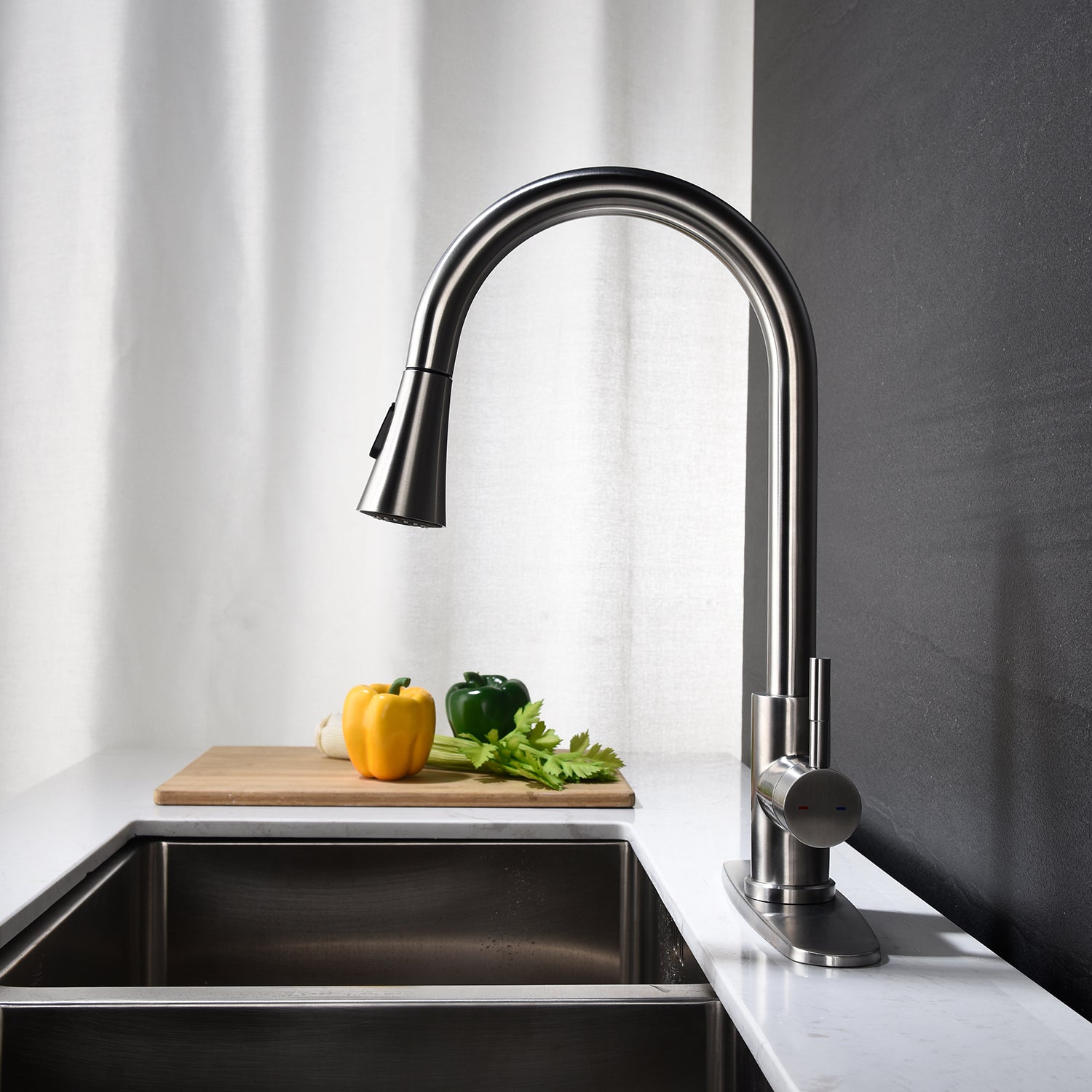 Kitchen Faucet With Pull Out Spraye