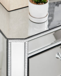 3-Drawer Mirrored Nightstand Bedside Table, Modern End Side Table, Mirrored Nightstand, Mirrored Side Table For Living Room, Bedroom, Entryway 17.7W X 13.8D X 23.6H