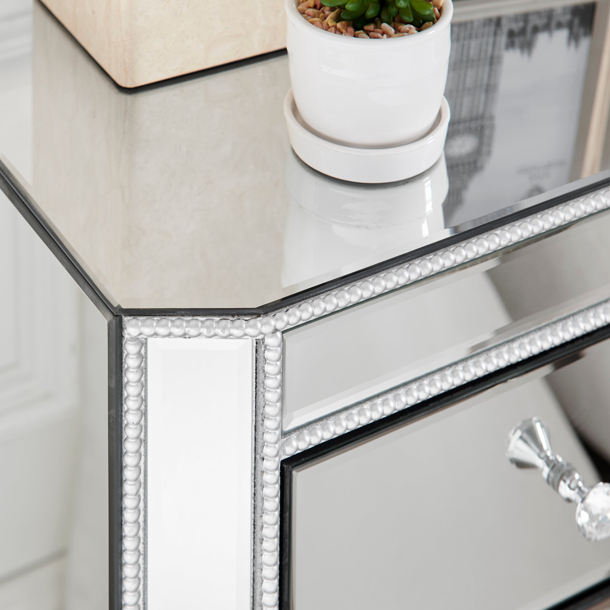 3-Drawer Mirrored Nightstand Bedside Table, Modern End Side Table, Mirrored Nightstand, Mirrored Side Table For Living Room, Bedroom, Entryway 17.7W X 13.8D X 23.6H