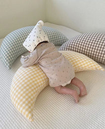 Baby Pillow Newborn Nursing Pillows Plaid Cotton Moon Shape Maternity Breastfeeding Pillow Bedding Cushion Sofa Throw Pillow Baby Room Decoration
