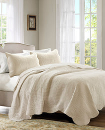3 Piece Reversible Scalloped Edge Quilt Set Cream King Cal King