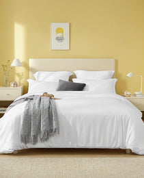 White & Pink Extra Large Duvet Cover Set Includes 1 Duvet Cover & 2 Pillowcases. Made Of Premium Breathable Microfiber With Hotel-grade Minimalist Design. Perfect For Bedrooms And Guesthouses.